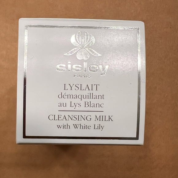 Flawless skin is here!Sisley Paris Cleansing Milk with White Lily all skin types - Picture 4 of 7
